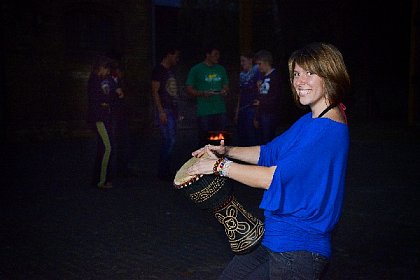 “Ghana was my first pick. I really wanted to get to know sub-Saharan Africa,” says Dorit Bennmann. She worked for nine weeks in a lab in Effiduase and has since returned to Halle with a drum as a souvenir.
(Photo: Michael Deutsch)