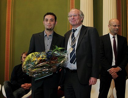 DAAD-Preis 2013: Preistrger Gustavo Macedo Rodrguez aus Mexiko mit Rektor Prof. Dr. Udo Strter (Foto: Michael Deutsch)