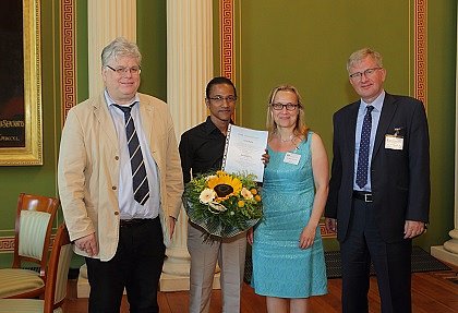 DAAD-Preis 2017: Preistrger Rana Hore aus Bangladesch mit Prorektor Prof. Dr. Wolf Zimmermann, Leiterin des International Office Dr. Manja Hussner und Bereichsleiter Grundsatzfragen und finanzielle Leistungen des DAAD Dr. Andreas Hoeschen